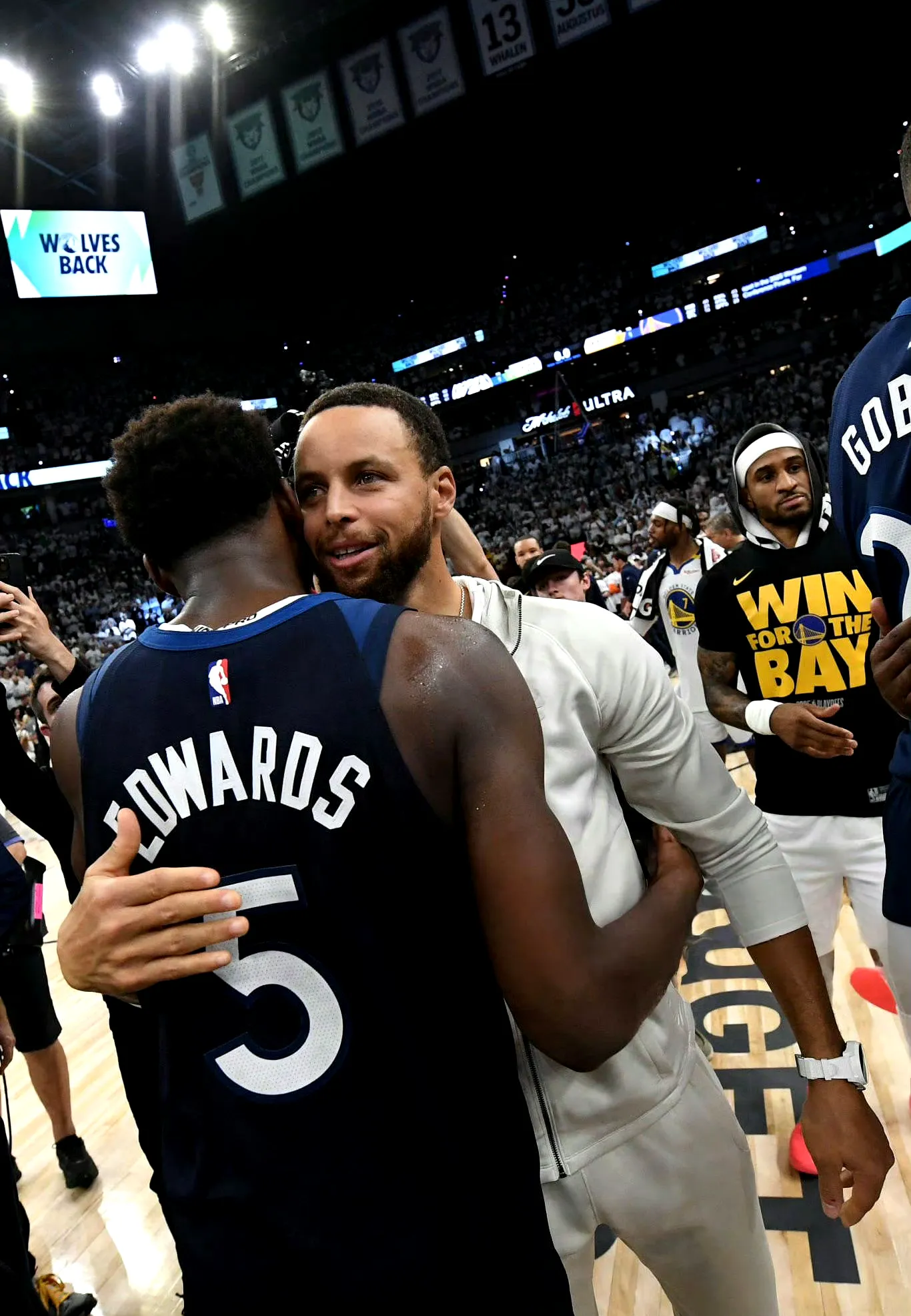 全明星赛加时末段再迎强敌，明尼苏达森林狼外线爆发，主帅态度：压力陡增，临场指挥获称赞的简单介绍